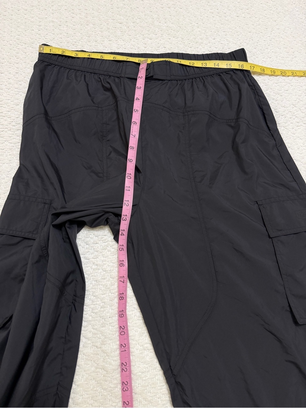 Fabletics Black Lightweight Cargo Parachute Jogger Women’s Size XL NWT - Picture 5 of 10